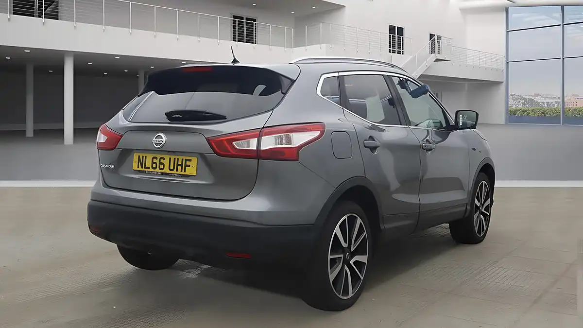 Used 2016 Nissan Qashqai Tekna Grey - Interior and Exterior details 4