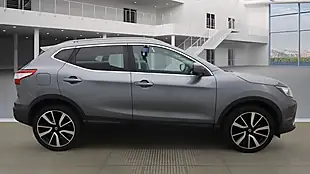 Used 2016 Nissan Qashqai Tekna Grey - Interior and Exterior details 5