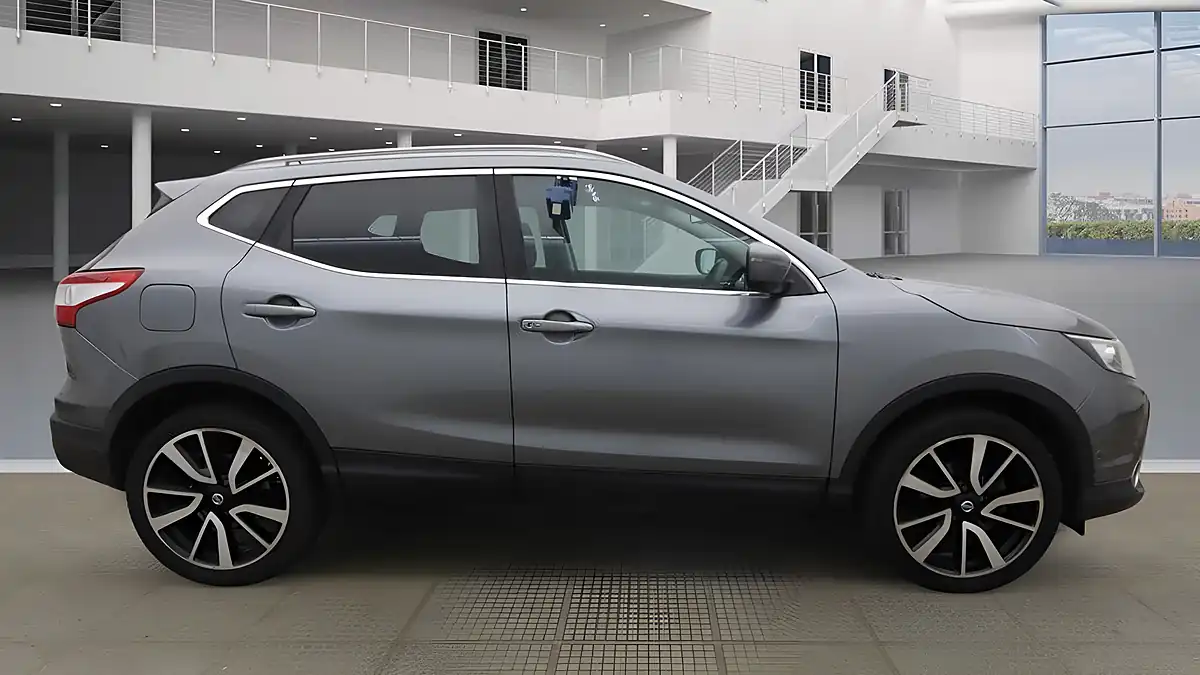 Used 2016 Nissan Qashqai Tekna Grey - Interior and Exterior details 5