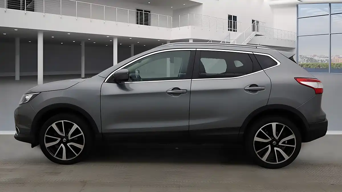 Used 2016 Nissan Qashqai Tekna Grey - Interior and Exterior details 6