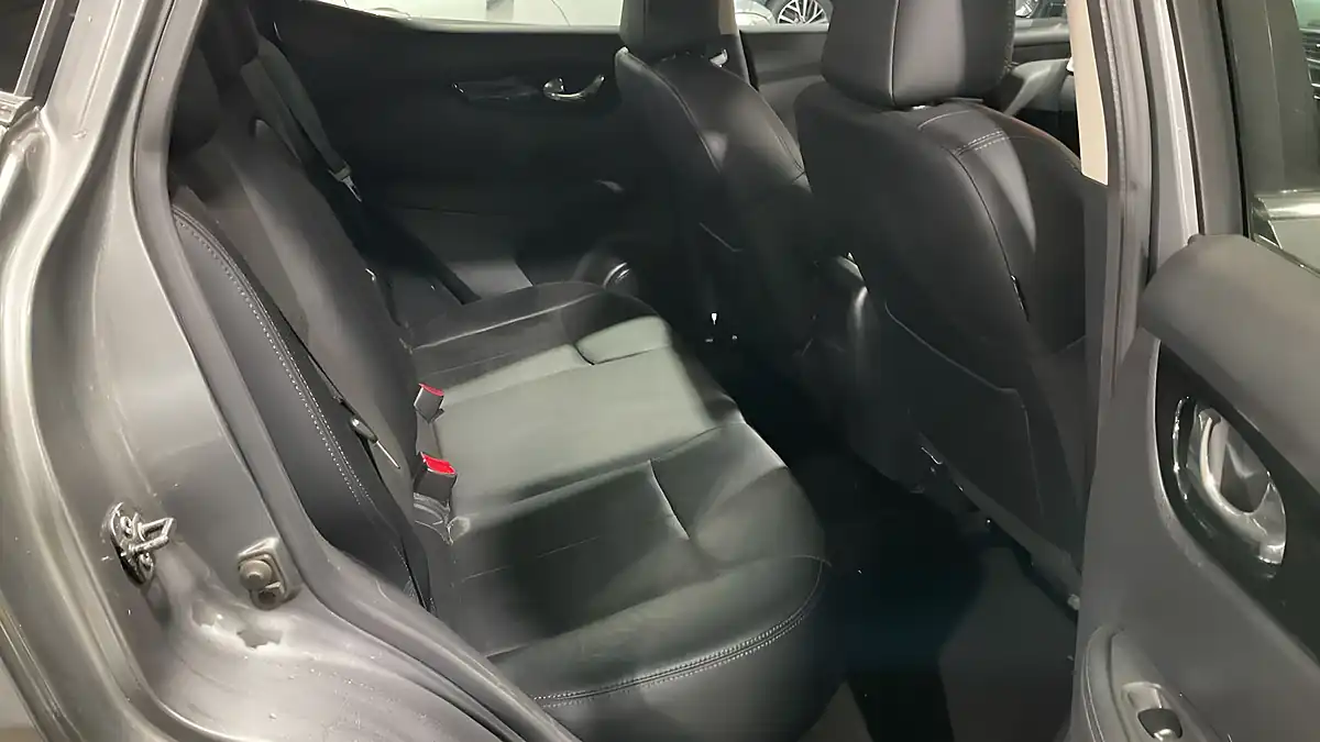 Used 2016 Nissan Qashqai Tekna Grey - Interior and Exterior details 7