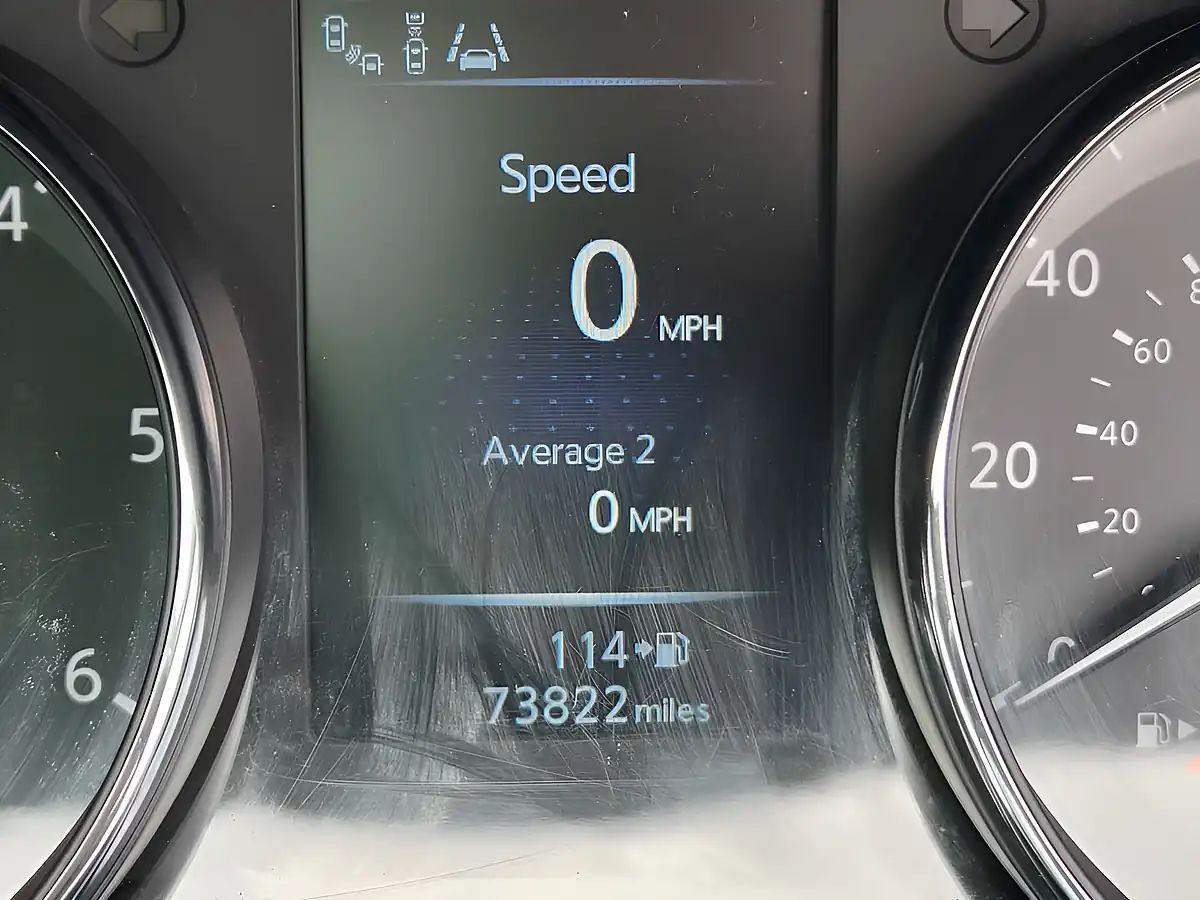 Used 2016 Nissan Qashqai Tekna Grey - Interior and Exterior details 11
