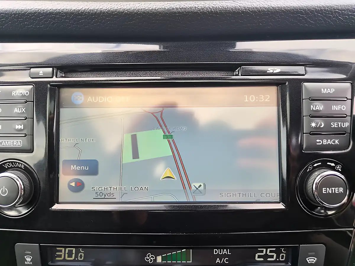 Used 2016 Nissan Qashqai Tekna Grey - Interior and Exterior details 13