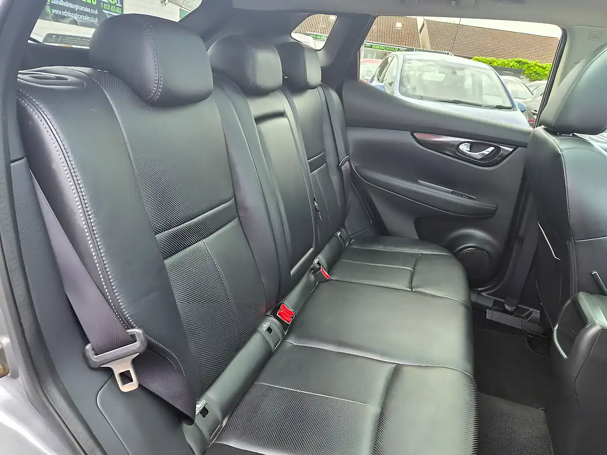 Used 2016 Nissan Qashqai Tekna Grey - Interior and Exterior details 14