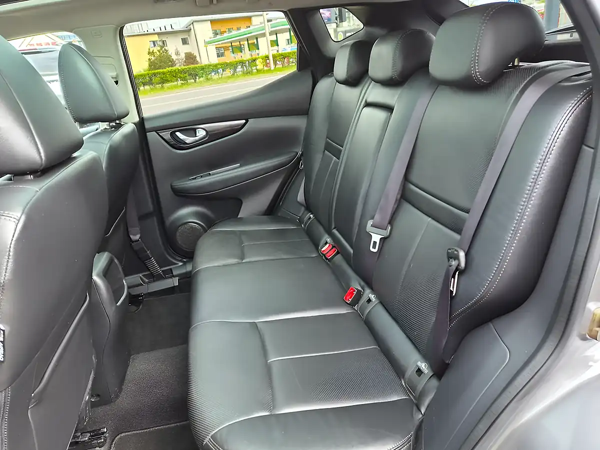 Used 2016 Nissan Qashqai Tekna Grey - Interior and Exterior details 16