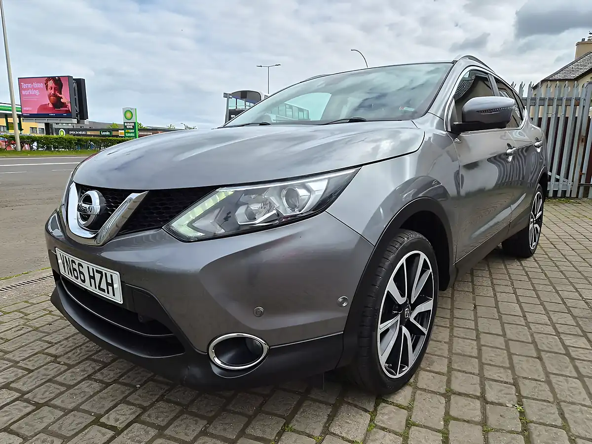 Used 2016 Nissan Qashqai Tekna Grey - Interior and Exterior details 3