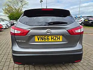Used 2016 Nissan Qashqai Tekna Grey - Interior and Exterior details 5