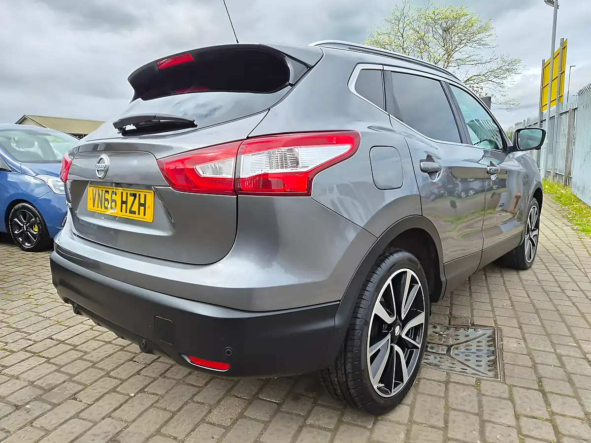 Used 2016 Nissan Qashqai Tekna Grey - Interior and Exterior details 6