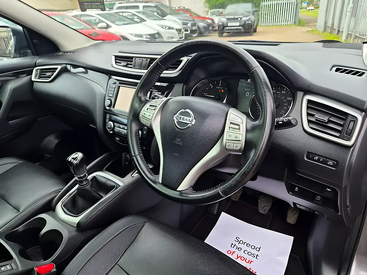Used 2016 Nissan Qashqai Tekna Grey - Interior and Exterior details 8