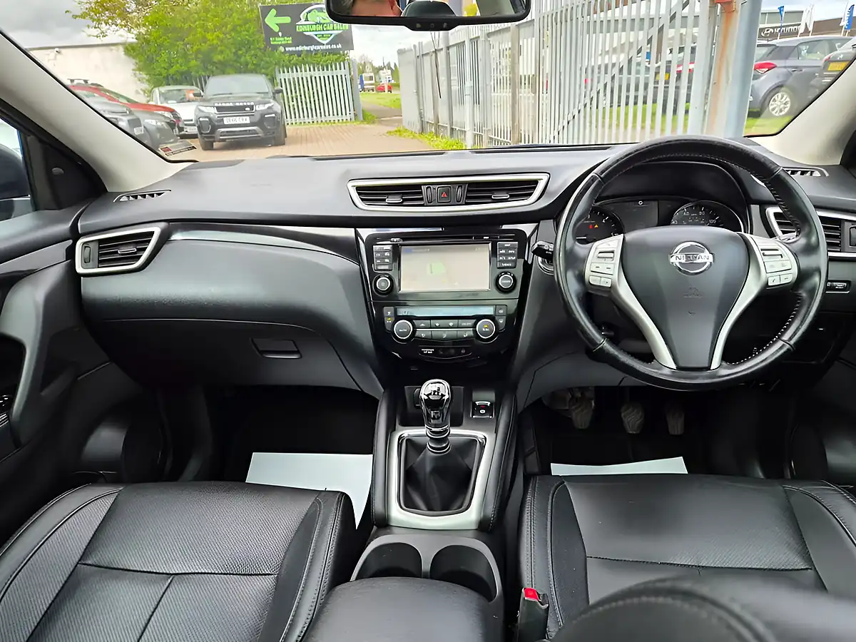 Used 2016 Nissan Qashqai Tekna Grey - Interior and Exterior details 9