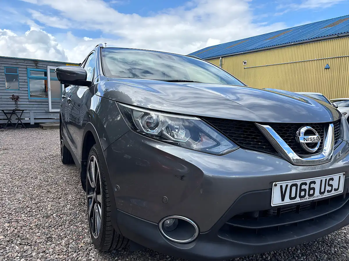 Used 2016 Nissan Qashqai Tekna Grey - Interior and Exterior details 10