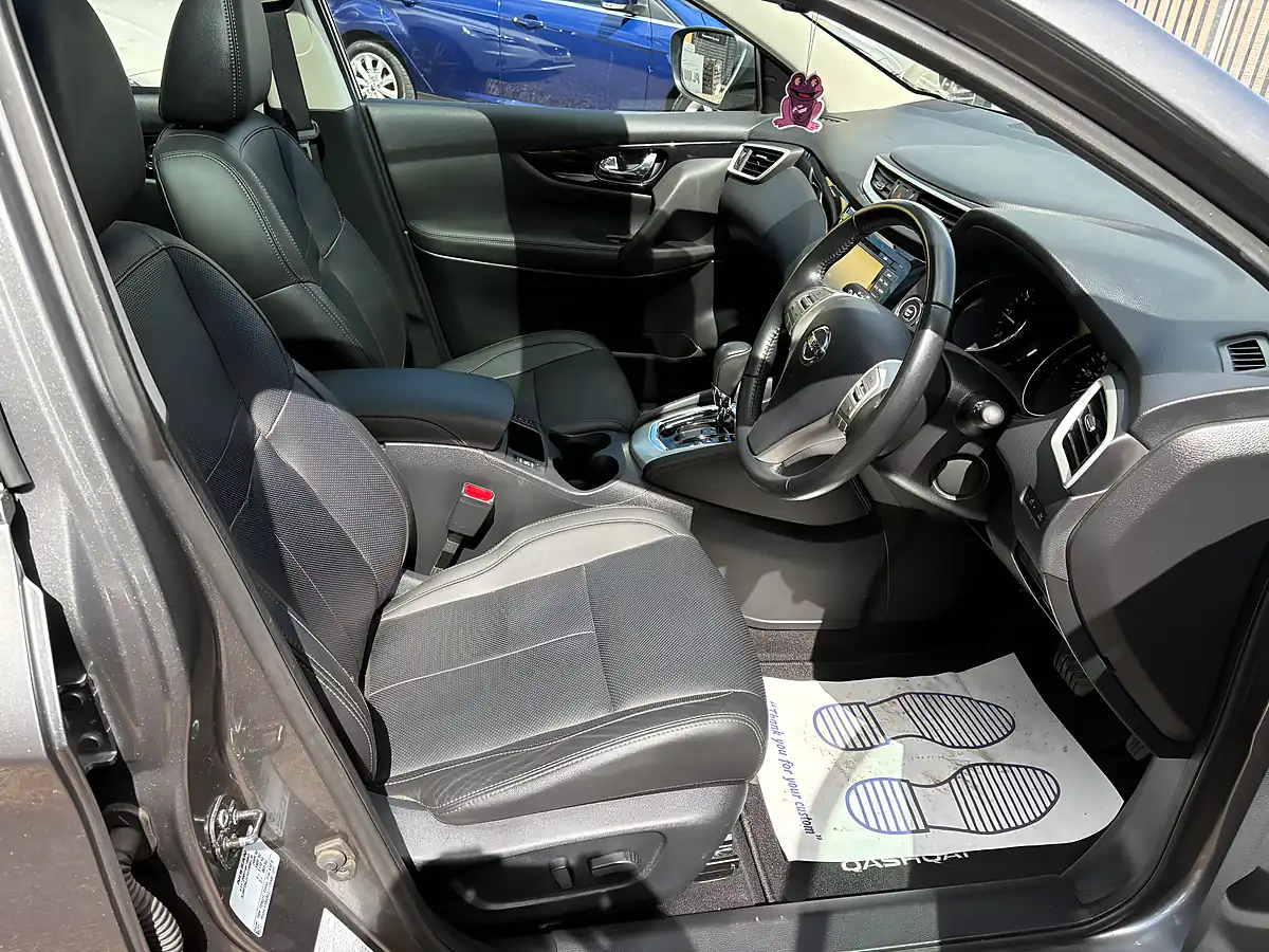 Used 2016 Nissan Qashqai Tekna Grey - Interior and Exterior details 13