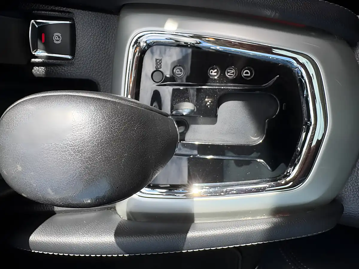 Used 2016 Nissan Qashqai Tekna Grey - Interior and Exterior details 17