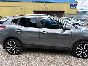 Used 2016 Nissan Qashqai Tekna Grey - Interior and Exterior details 8