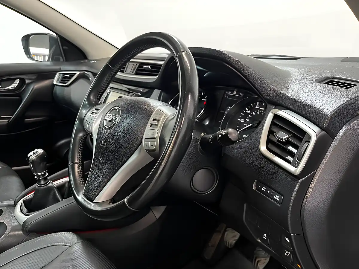 Used 2016 Nissan Qashqai Tekna Grey - Interior and Exterior details 13