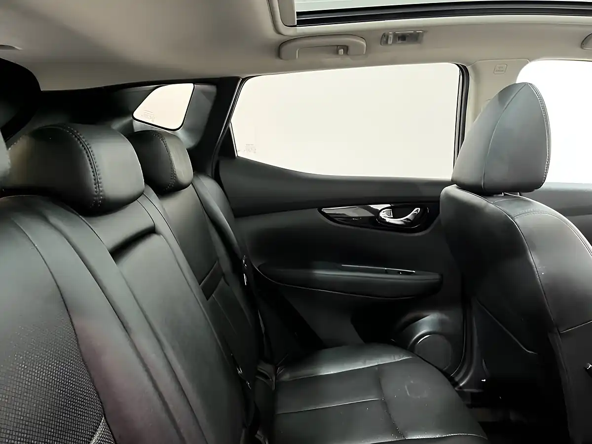 Used 2016 Nissan Qashqai Tekna Grey - Interior and Exterior details 15