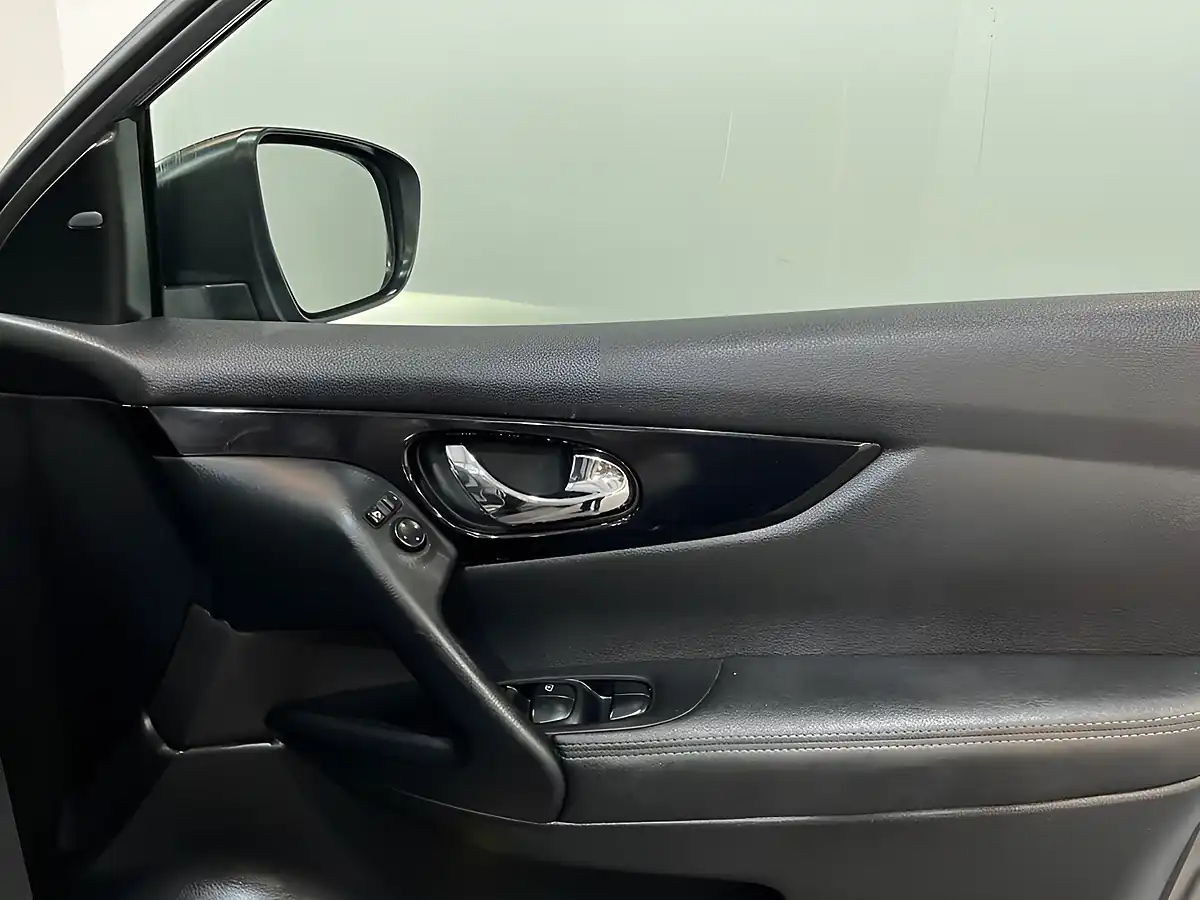 Used 2016 Nissan Qashqai Tekna Grey - Interior and Exterior details 18