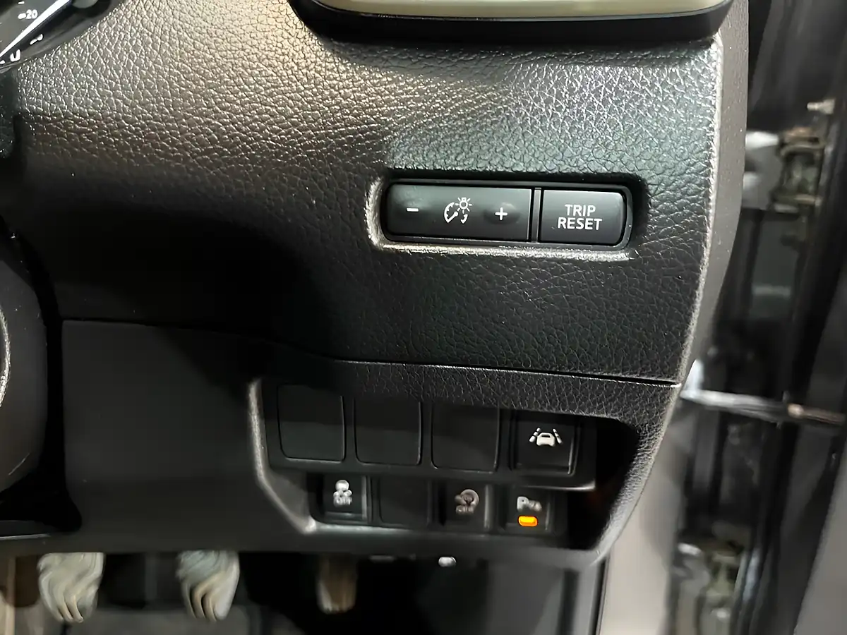 Used 2016 Nissan Qashqai Tekna Grey - Interior and Exterior details 19