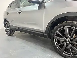 Used 2016 Nissan Qashqai Tekna Grey - Interior and Exterior details 4