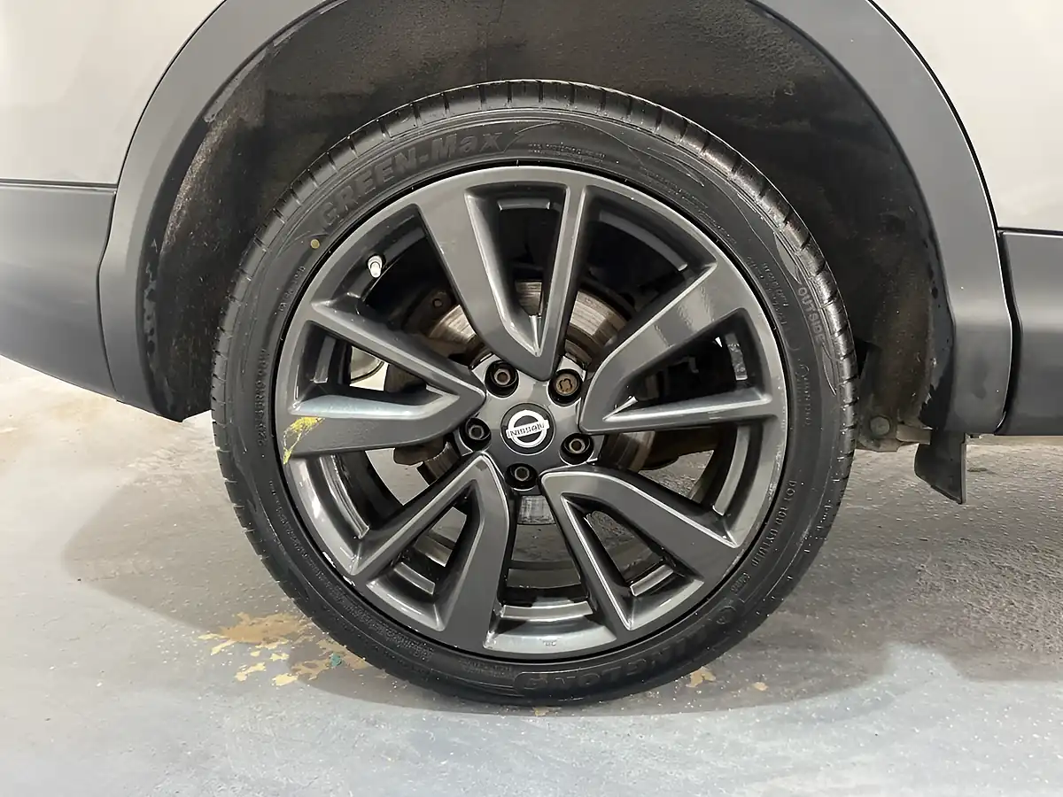 Used 2016 Nissan Qashqai Tekna Grey - Interior and Exterior details 5