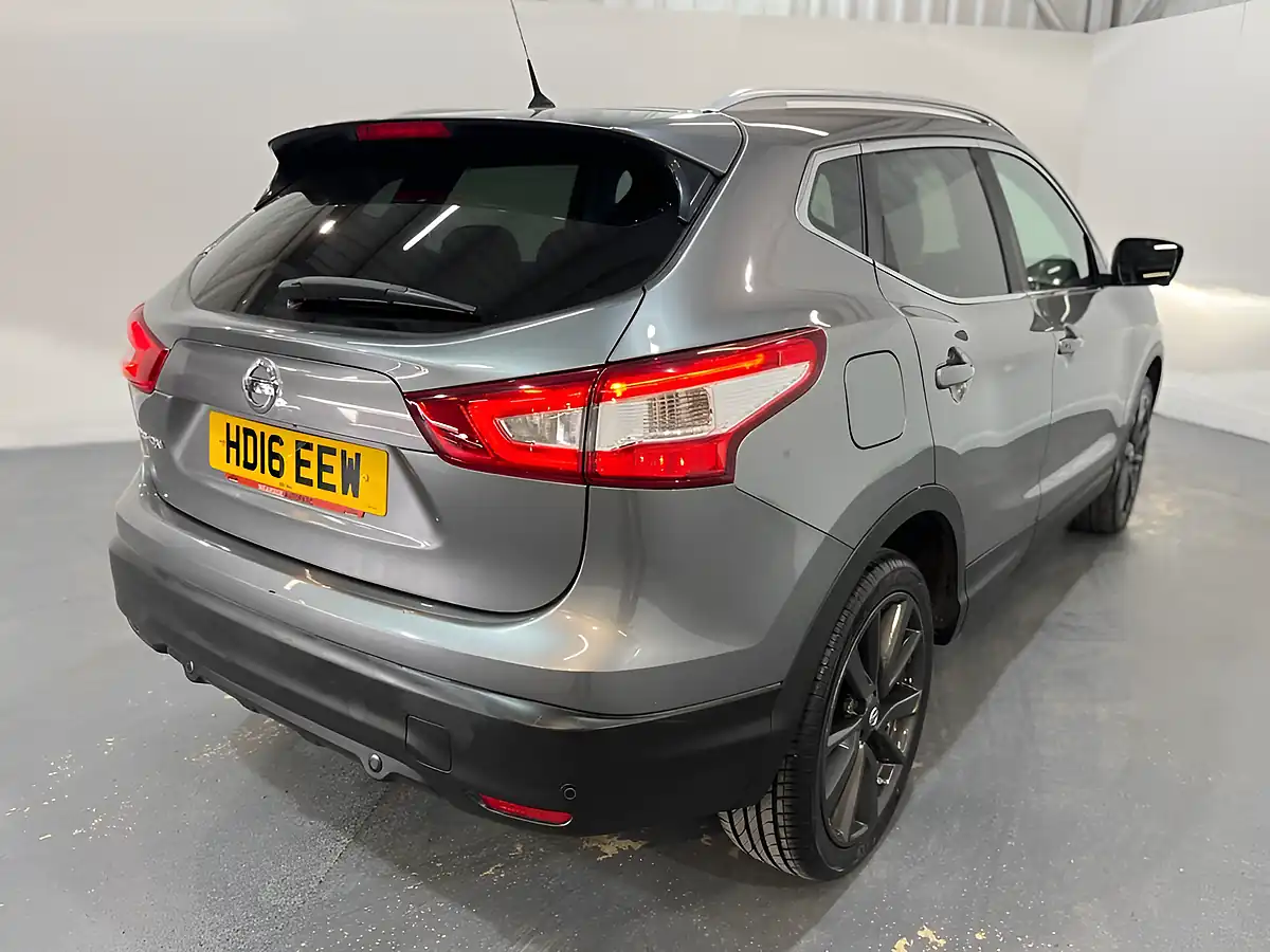 Used 2016 Nissan Qashqai Tekna Grey - Interior and Exterior details 7