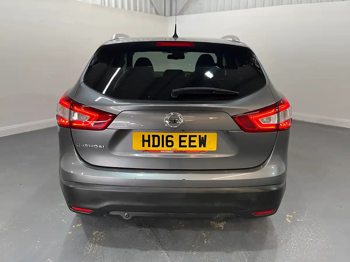 Used 2016 Nissan Qashqai Tekna Grey - Interior and Exterior details 9