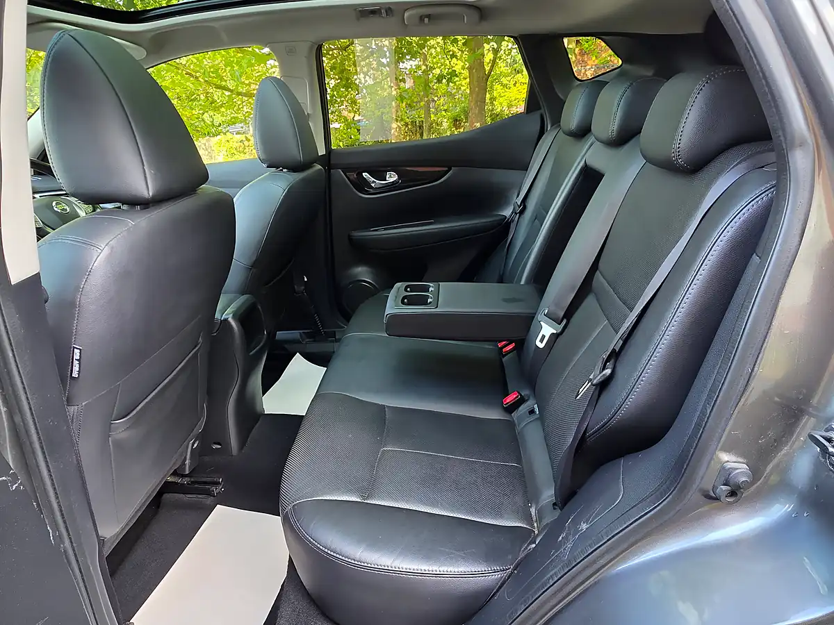 Used 2016 Nissan Qashqai Tekna Grey - Interior and Exterior details 10