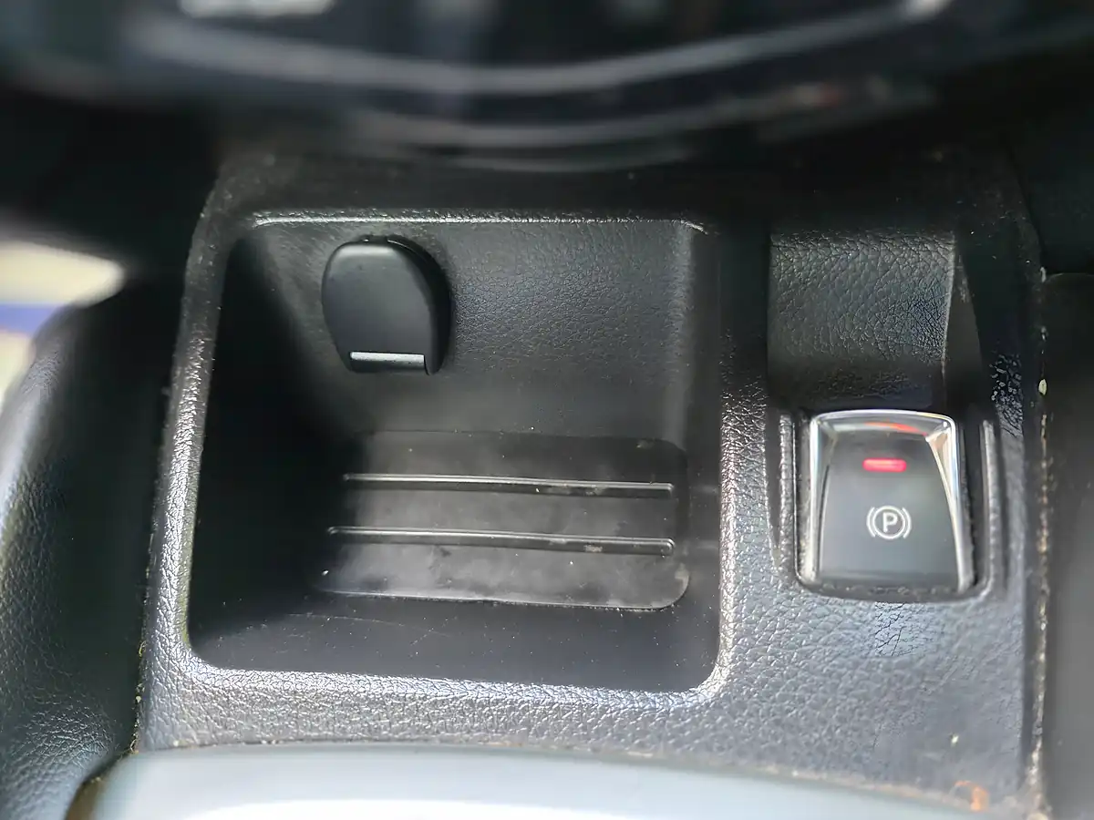 Used 2016 Nissan Qashqai Tekna Grey - Interior and Exterior details 14