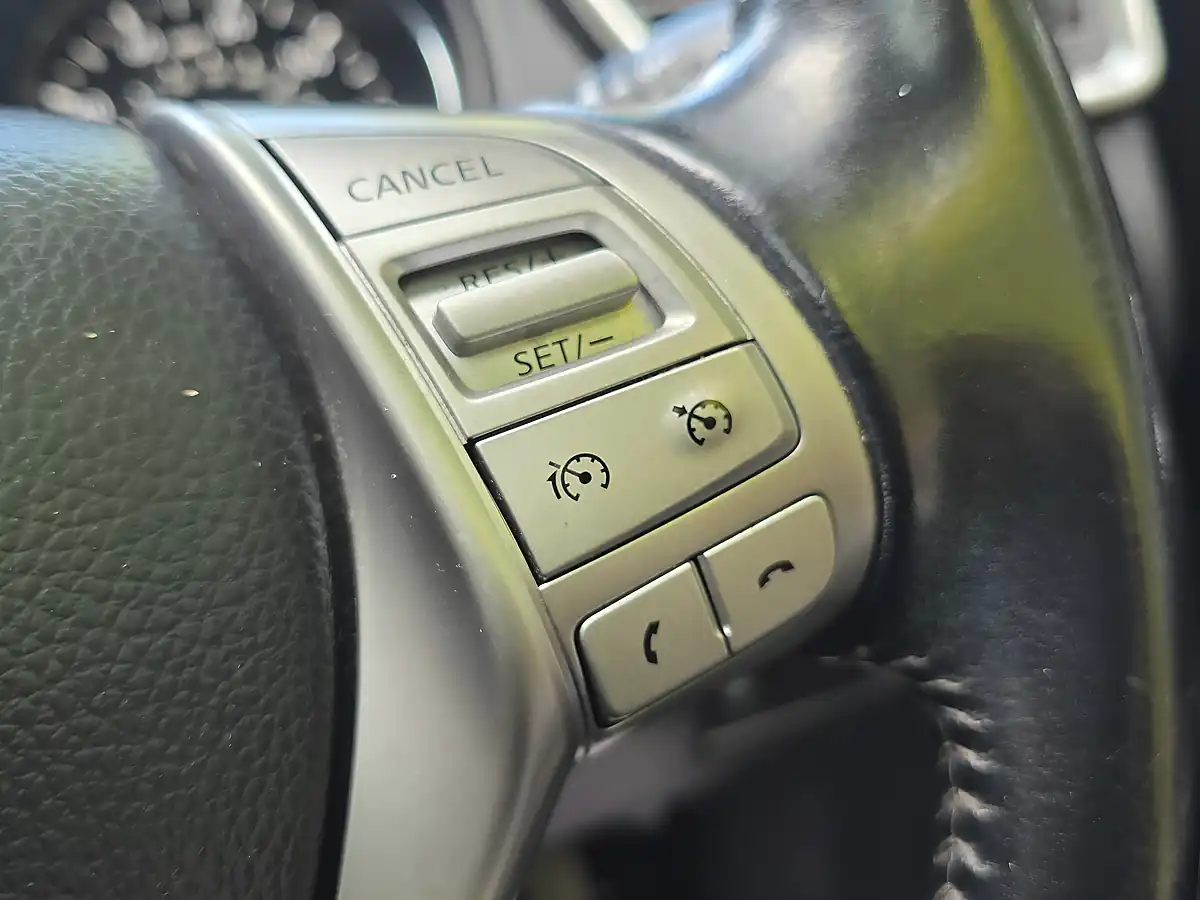 Used 2016 Nissan Qashqai Tekna Grey - Interior and Exterior details 16