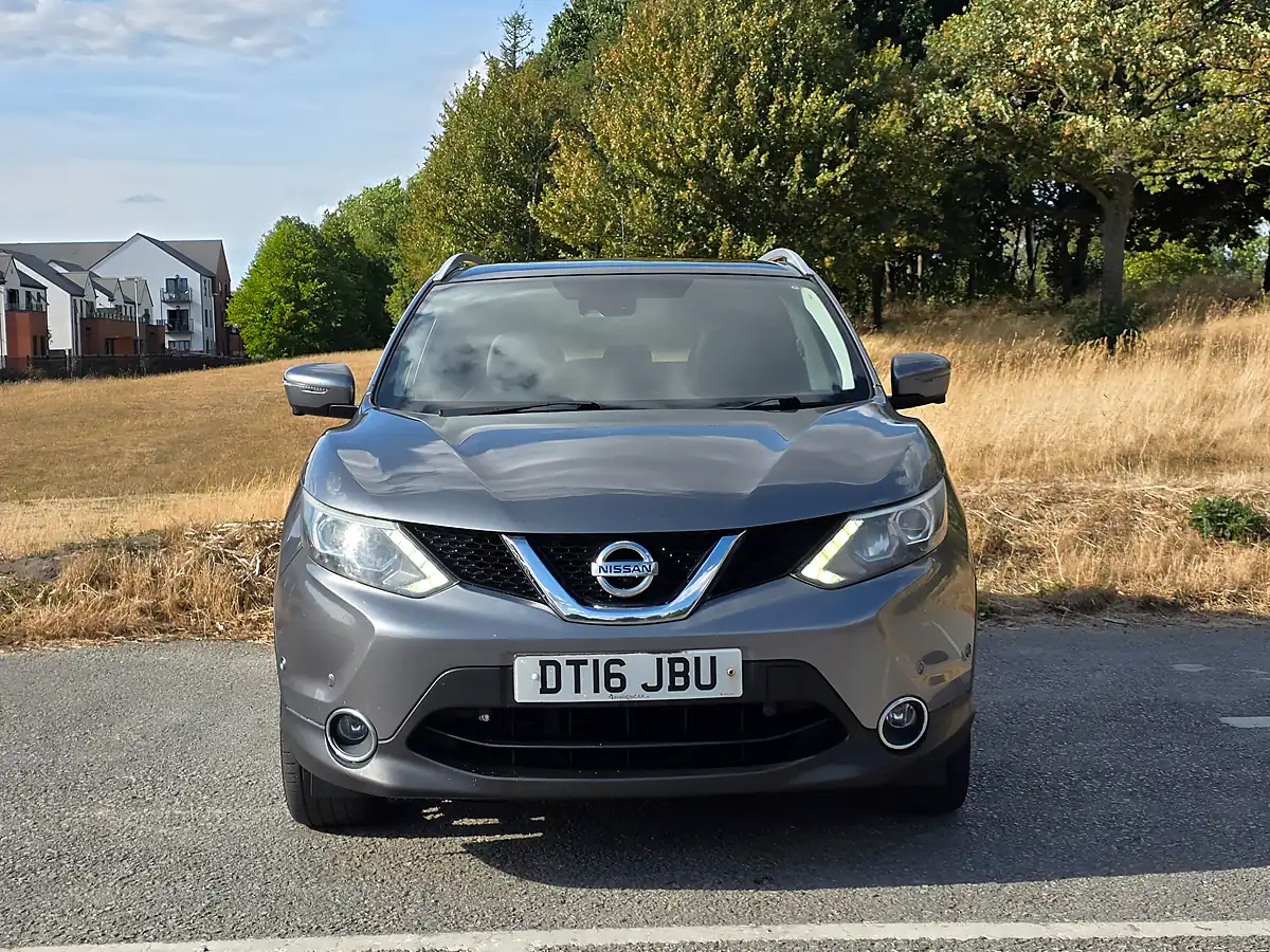 Used 2016 Nissan Qashqai Tekna Grey - Interior and Exterior details 2
