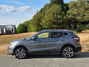 Used 2016 Nissan Qashqai Tekna Grey - Interior and Exterior details 4