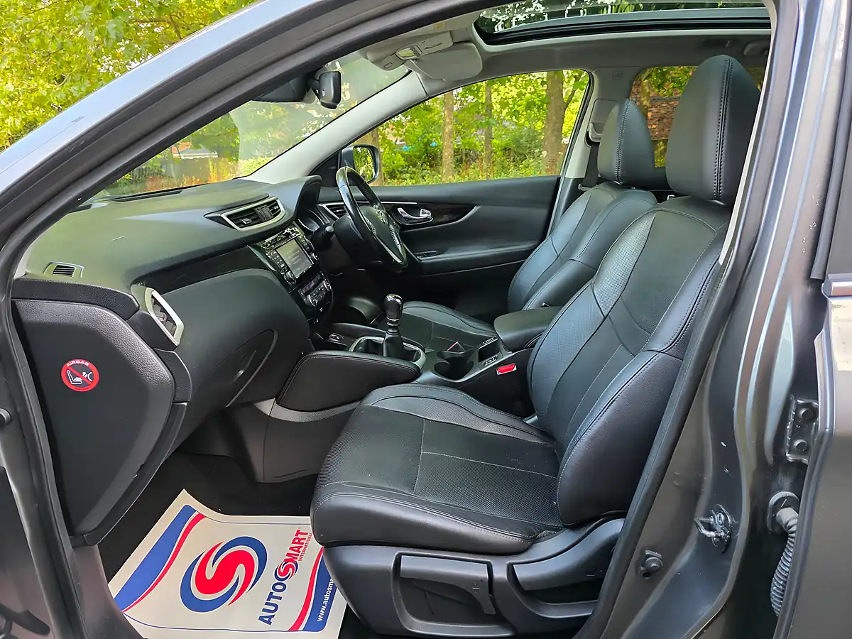 Used 2016 Nissan Qashqai Tekna Grey - Interior and Exterior details 9