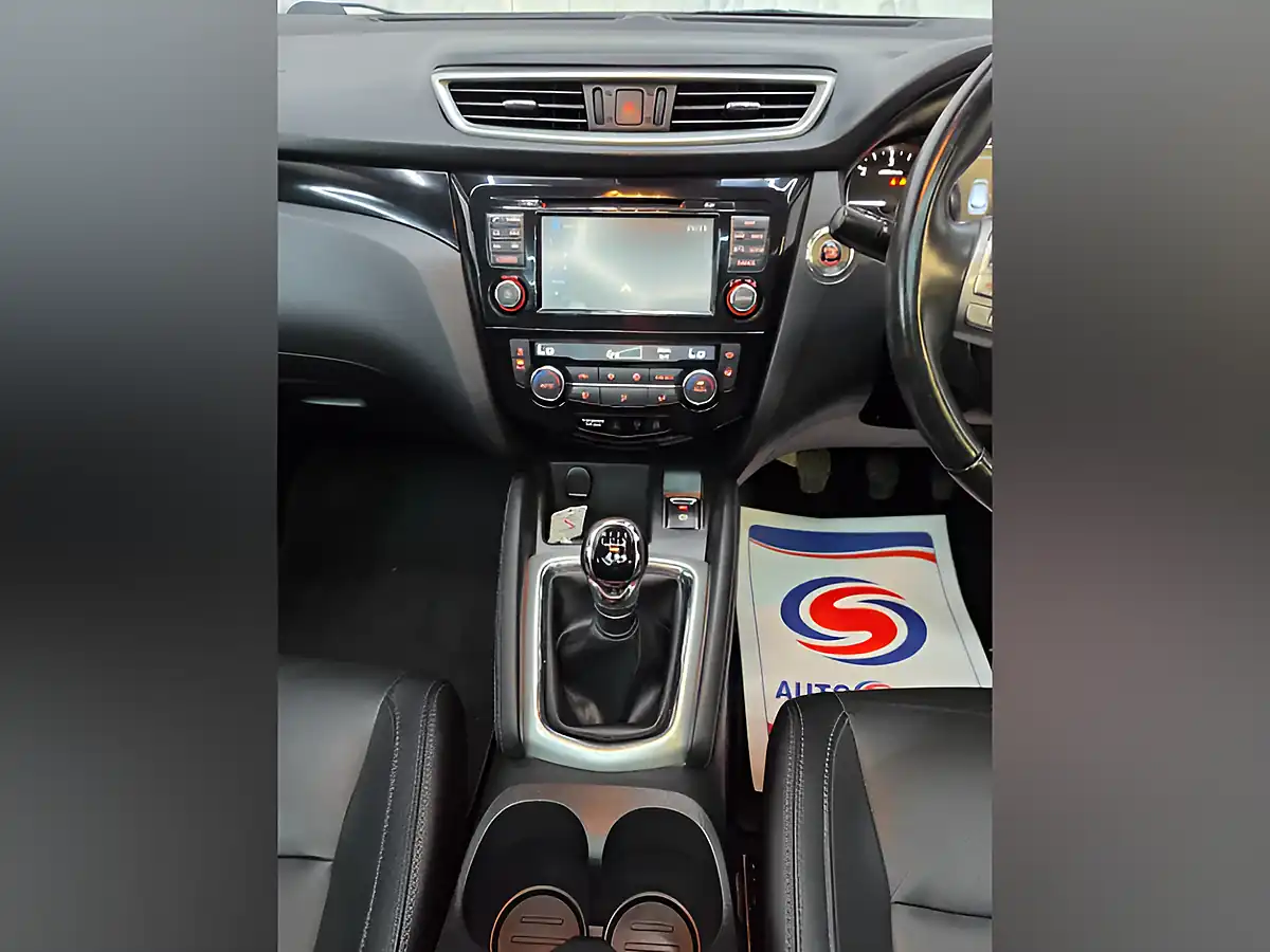 Used 2016 Nissan Qashqai Tekna Grey - Interior and Exterior details 11
