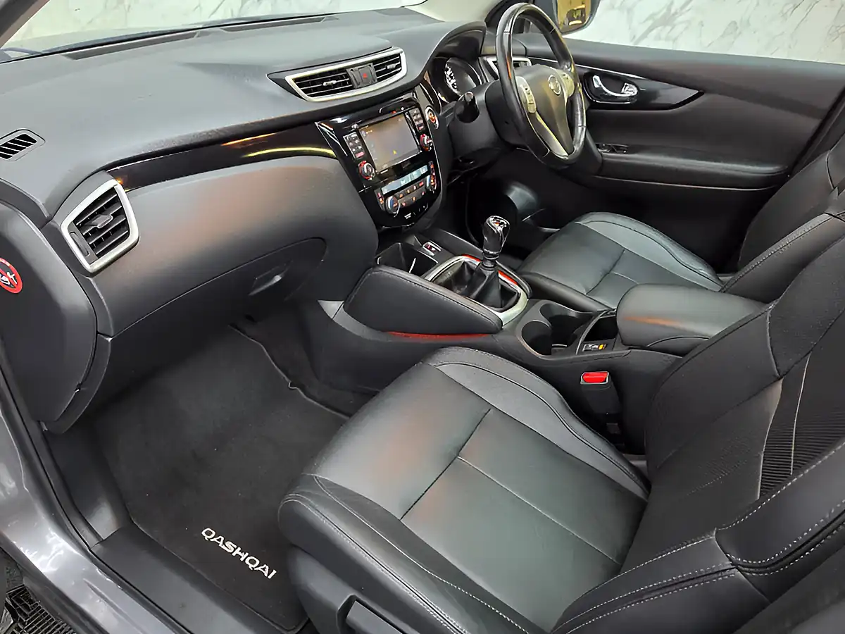 Used 2016 Nissan Qashqai Tekna Grey - Interior and Exterior details 12