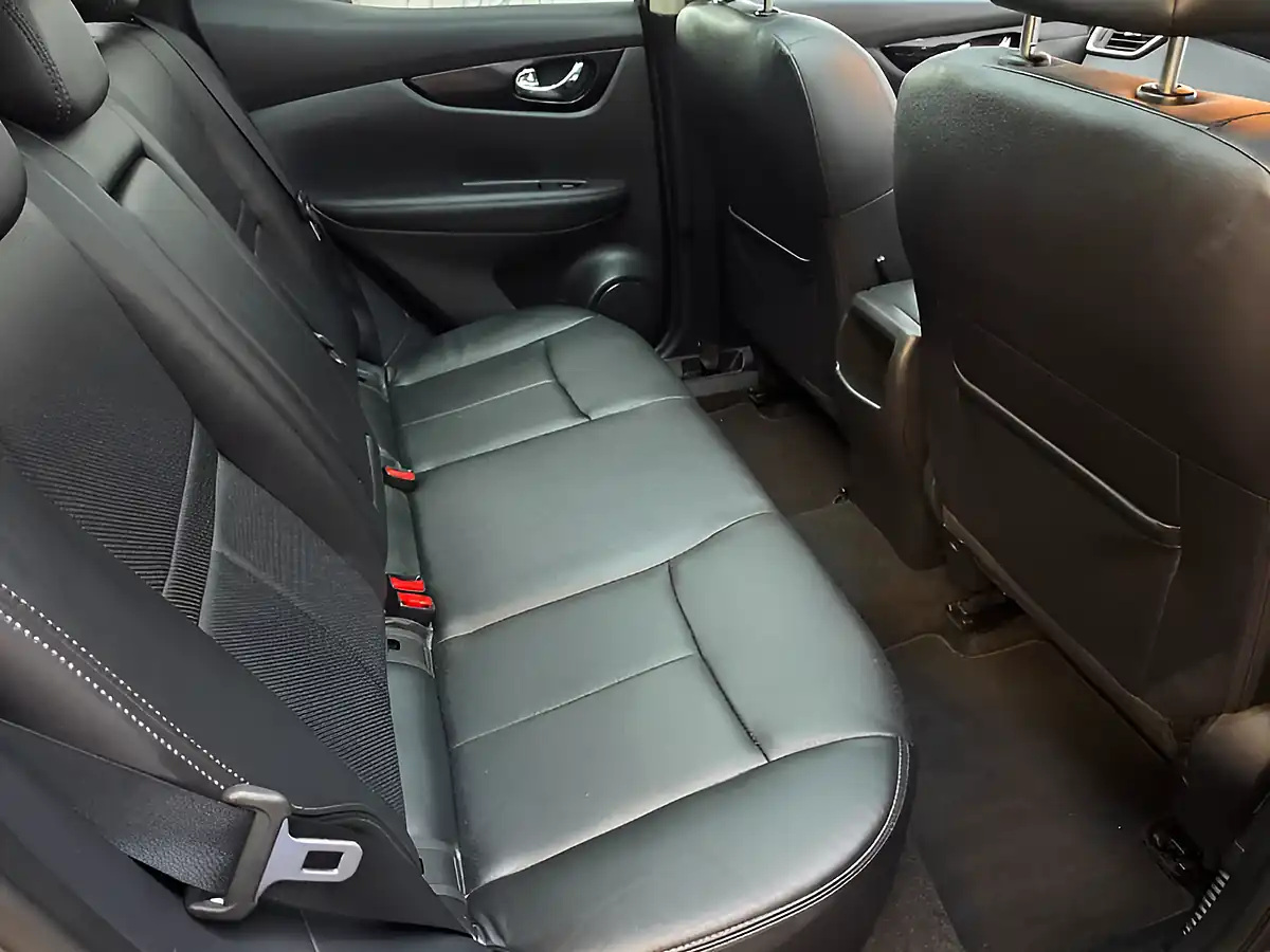 Used 2016 Nissan Qashqai Tekna Grey - Interior and Exterior details 16