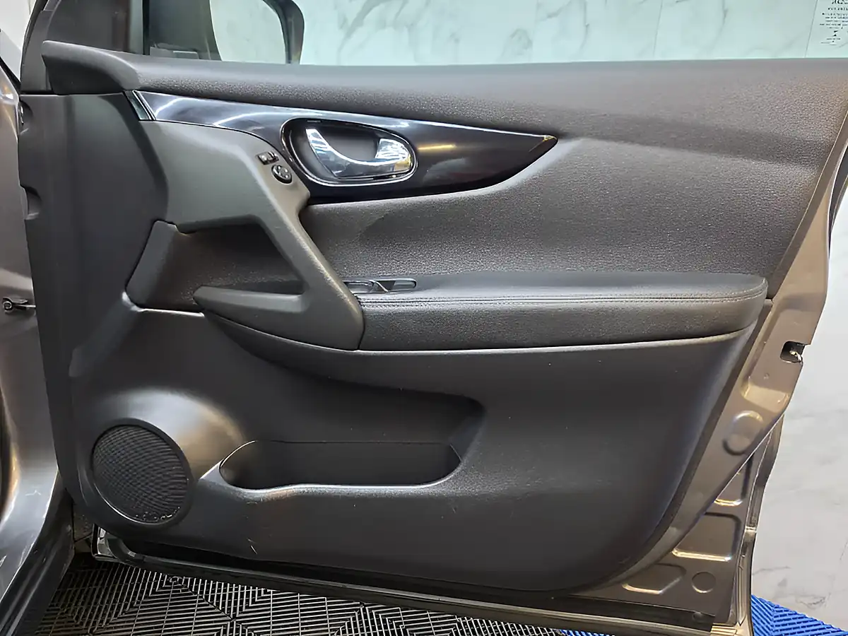 Used 2016 Nissan Qashqai Tekna Grey - Interior and Exterior details 17