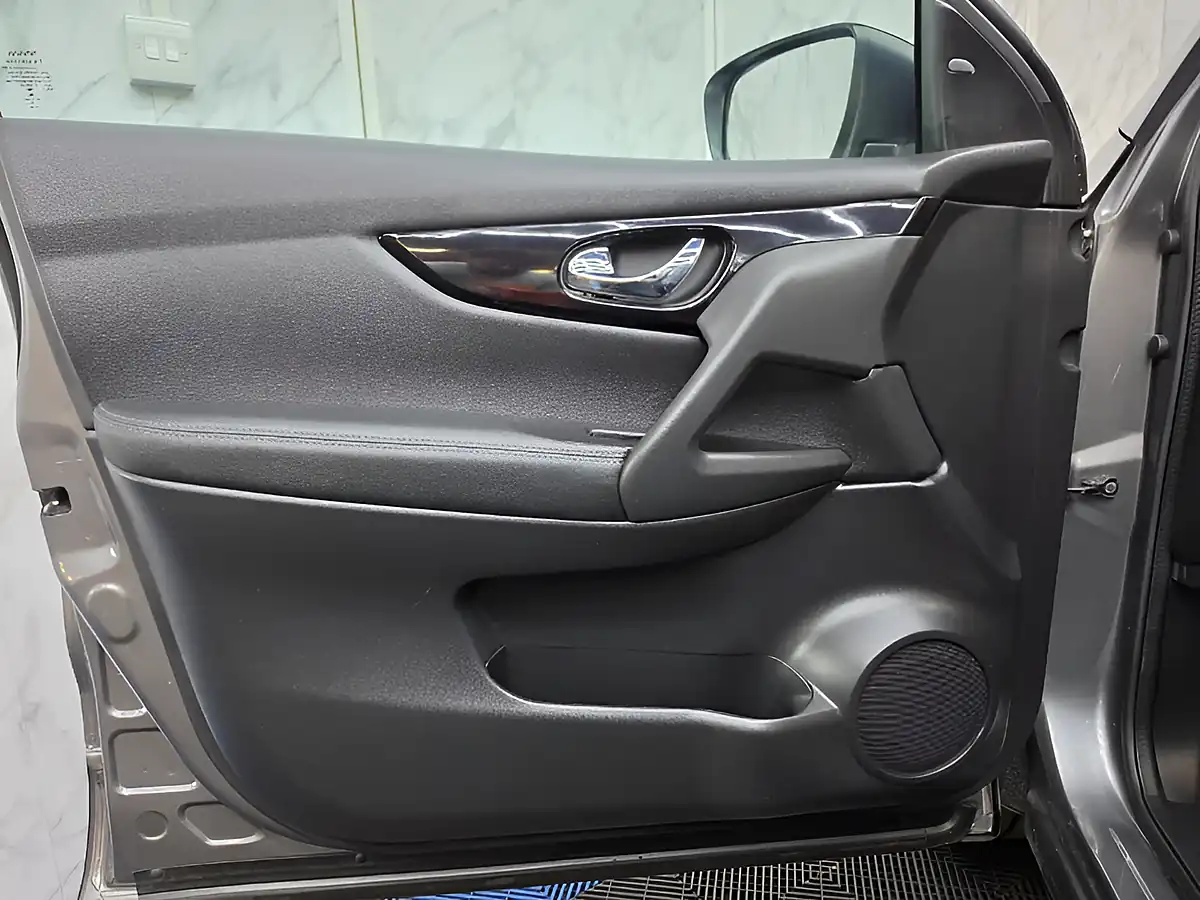 Used 2016 Nissan Qashqai Tekna Grey - Interior and Exterior details 18