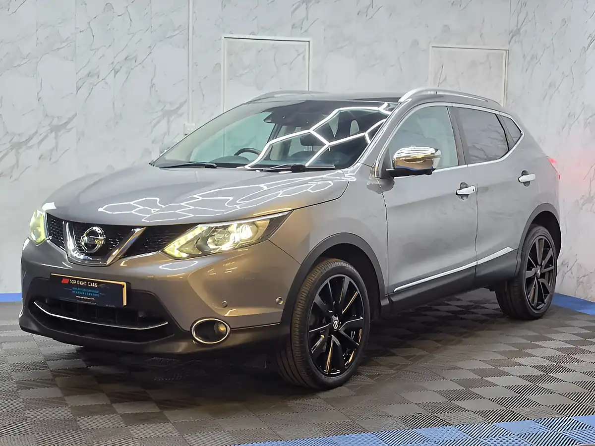 Used 2016 Nissan Qashqai Tekna Grey - Interior and Exterior details 4