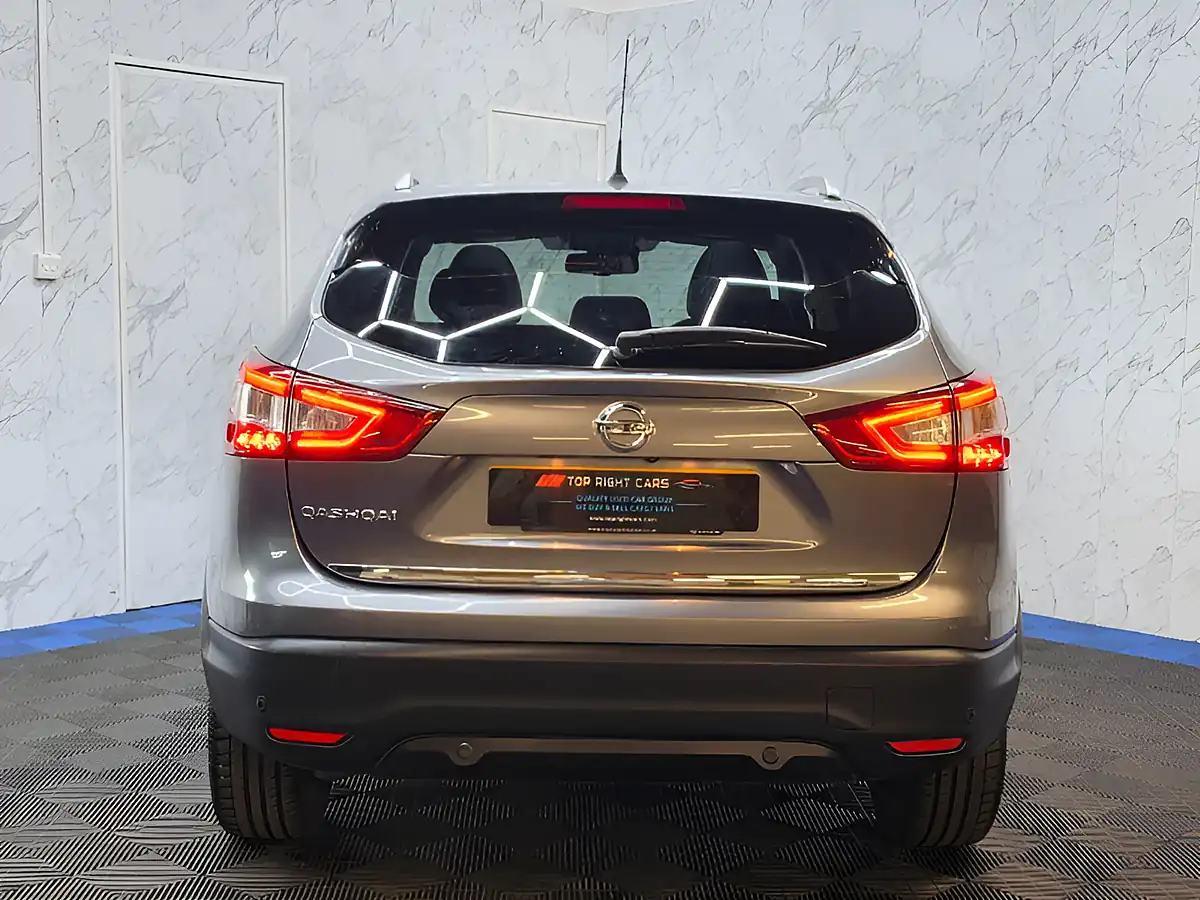 Used 2016 Nissan Qashqai Tekna Grey - Interior and Exterior details 6