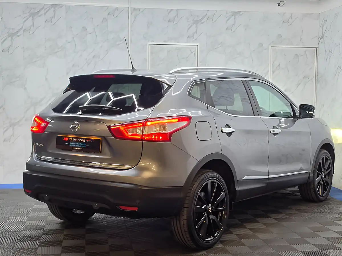 Used 2016 Nissan Qashqai Tekna Grey - Interior and Exterior details 9