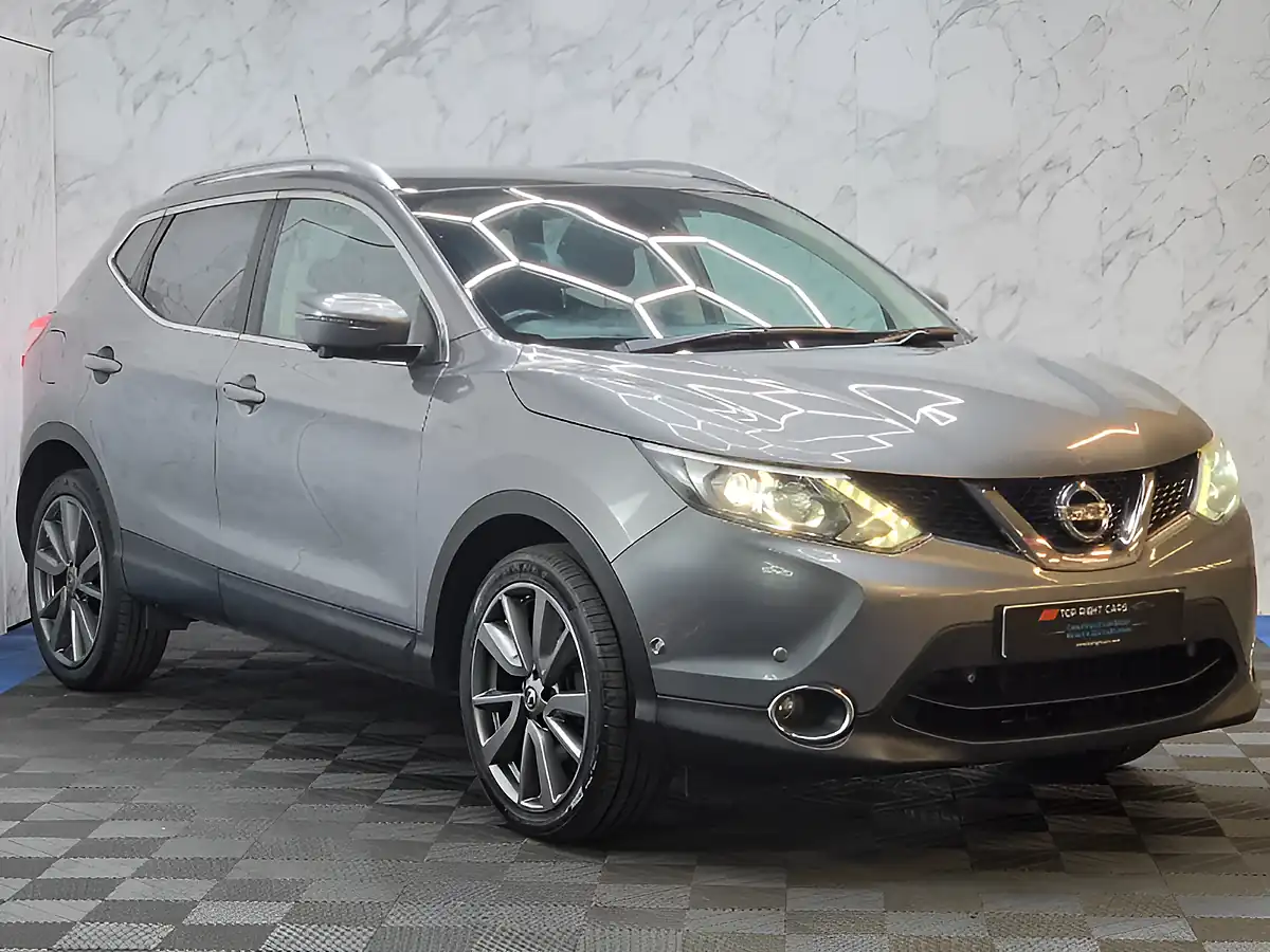 Used 2016 Nissan Qashqai Tekna Grey - Front View