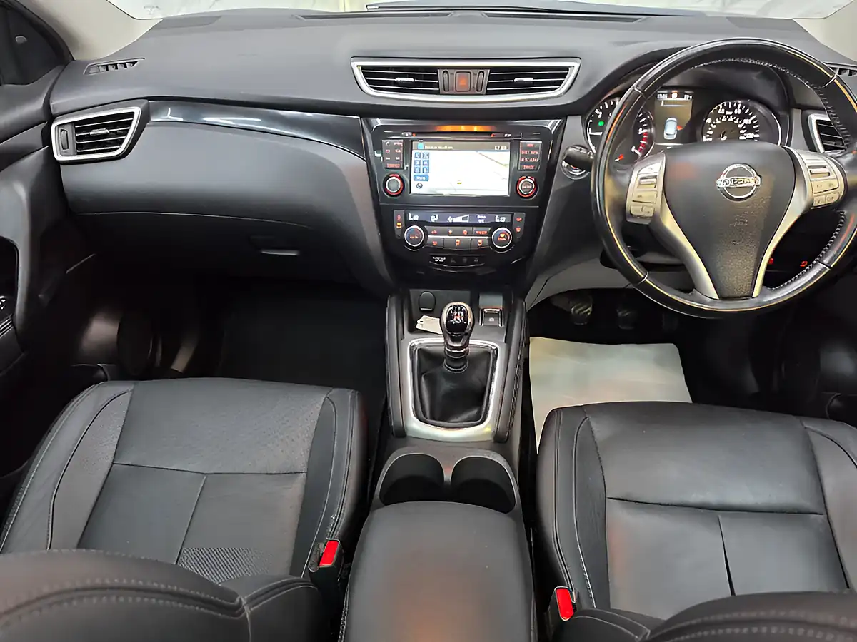 Used 2016 Nissan Qashqai Tekna Grey - Interior and Exterior details 11