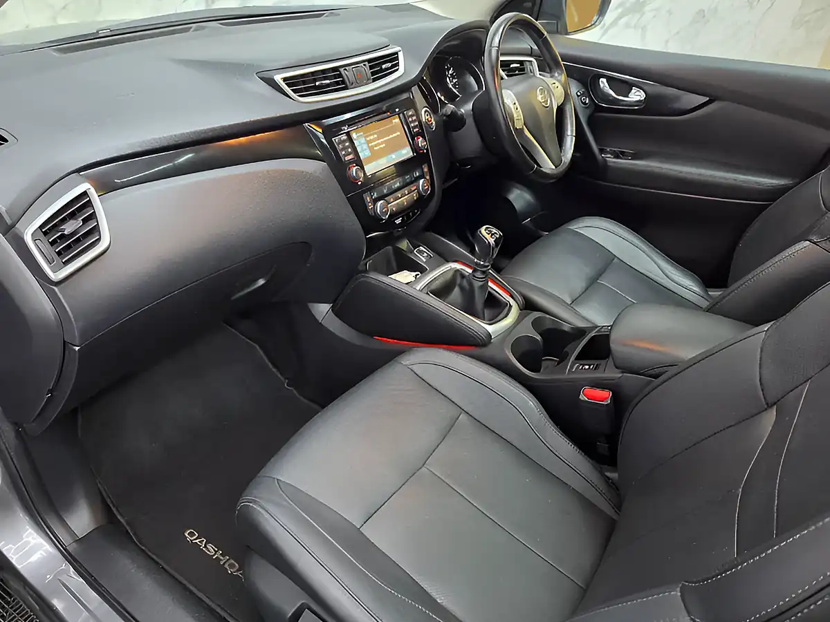 Used 2016 Nissan Qashqai Tekna Grey - Interior and Exterior details 12