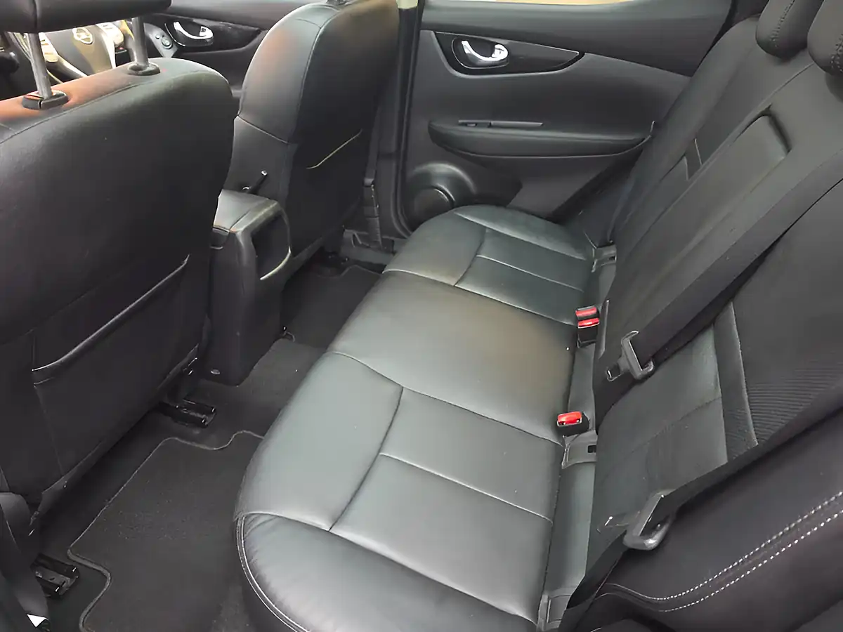 Used 2016 Nissan Qashqai Tekna Grey - Interior and Exterior details 16