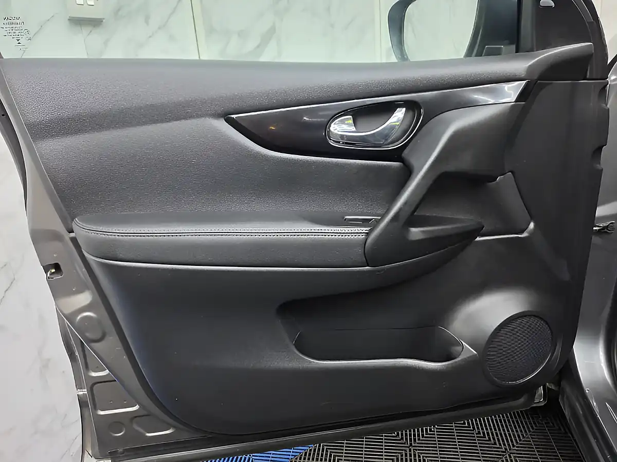Used 2016 Nissan Qashqai Tekna Grey - Interior and Exterior details 18