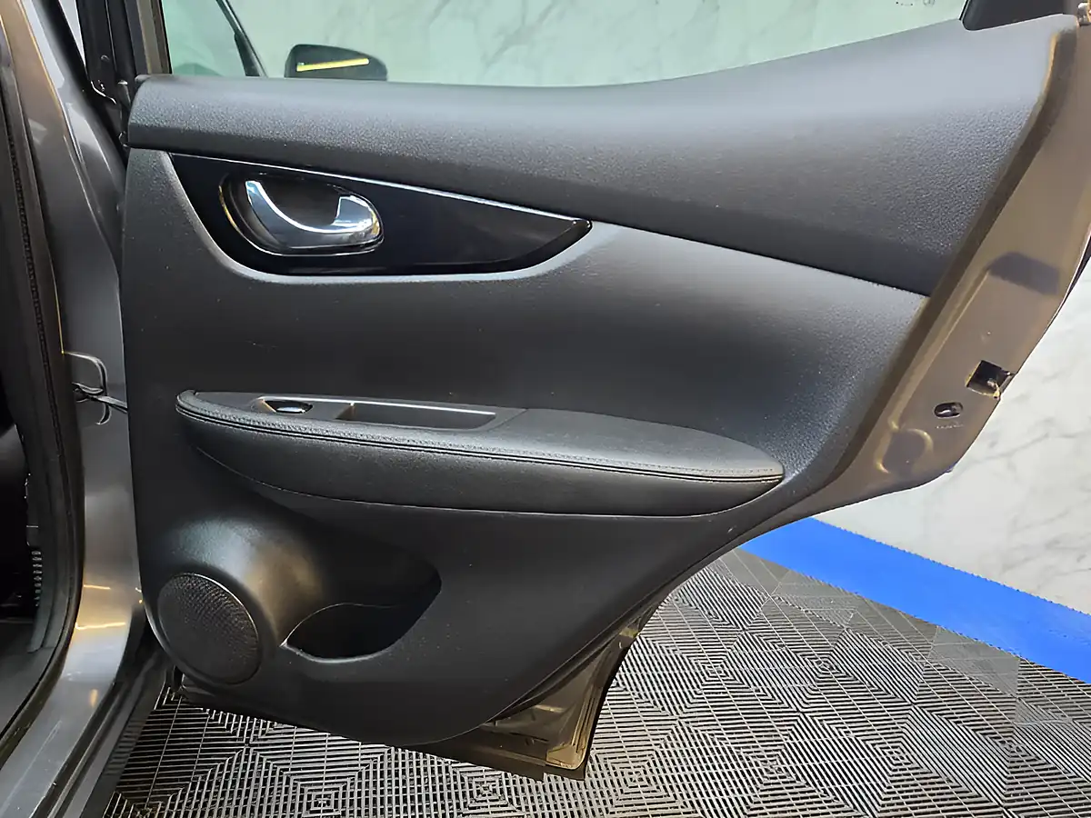 Used 2016 Nissan Qashqai Tekna Grey - Interior and Exterior details 19