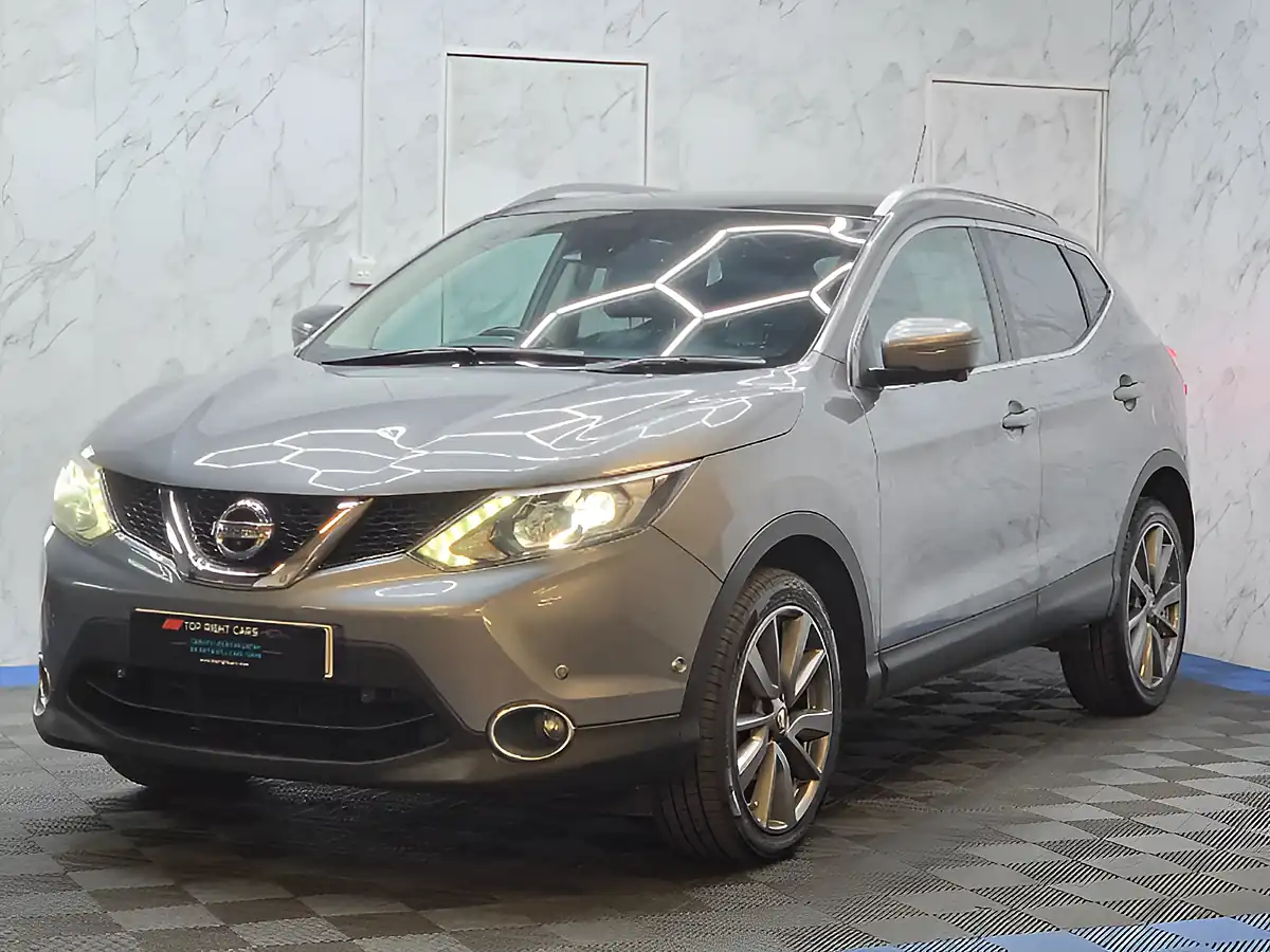 Used 2016 Nissan Qashqai Tekna Grey - Interior and Exterior details 4