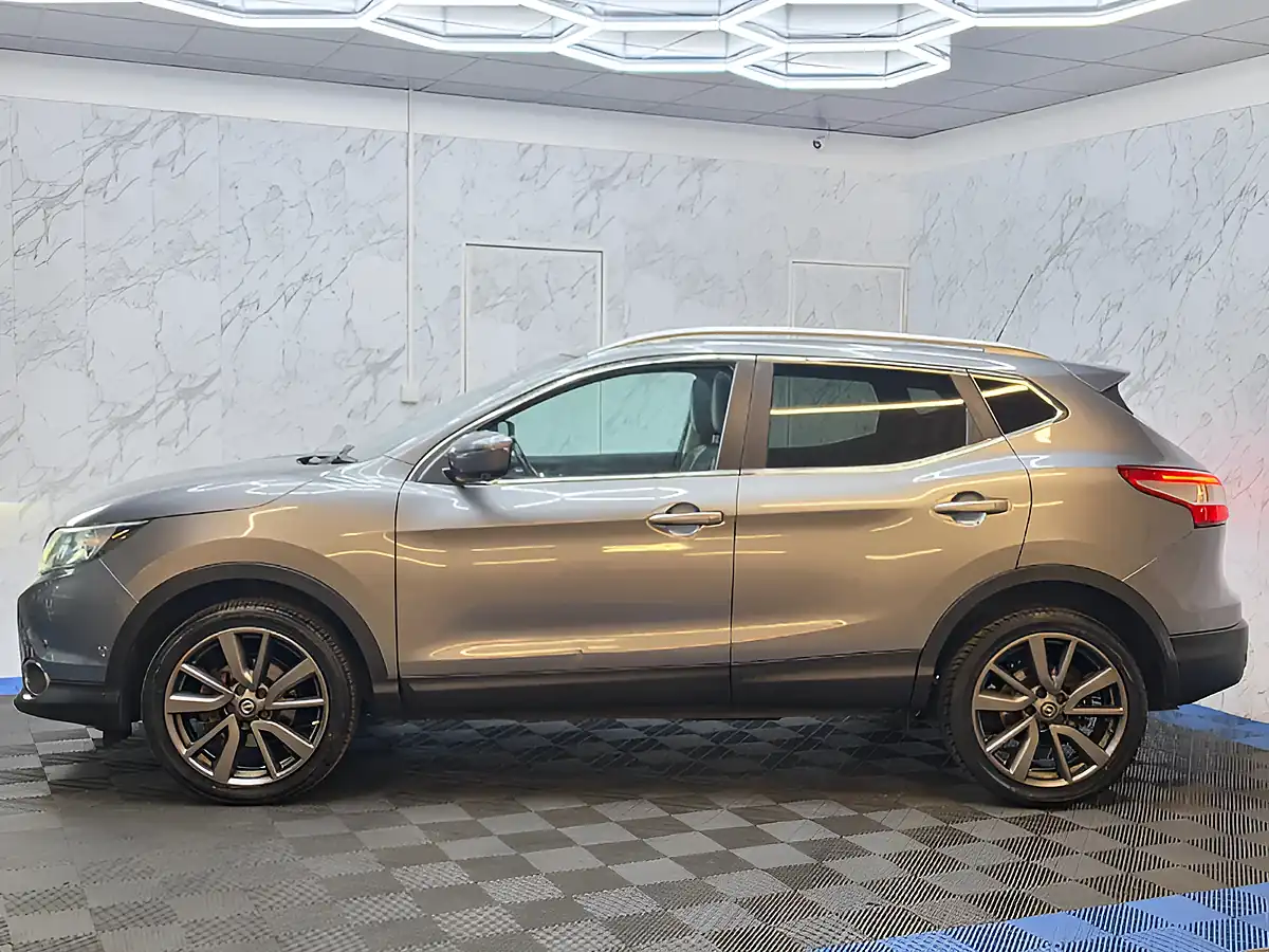 Used 2016 Nissan Qashqai Tekna Grey - Interior and Exterior details 8