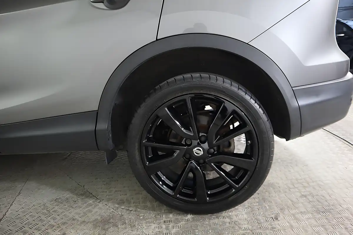 Used 2016 Nissan Qashqai Tekna Grey - Interior and Exterior details 10