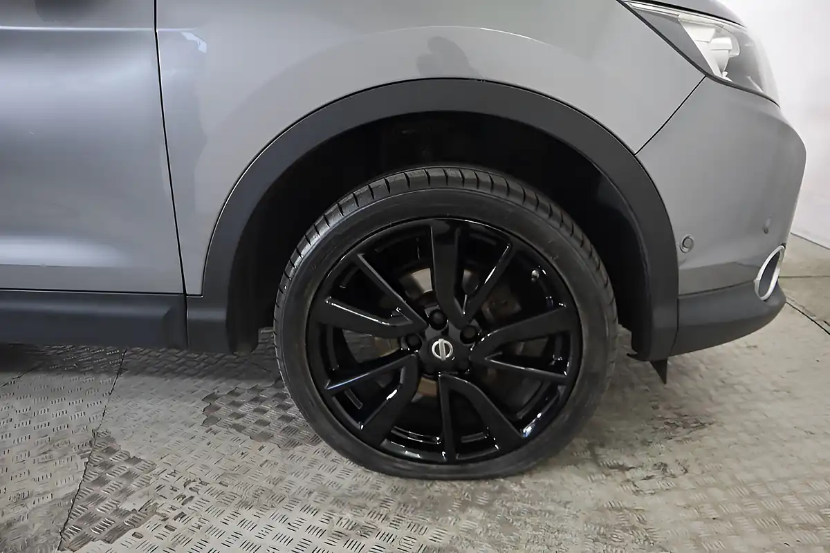 Used 2016 Nissan Qashqai Tekna Grey - Interior and Exterior details 11
